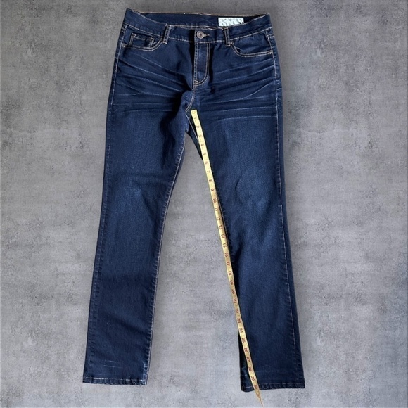 Le Chateau - Classic Straight Leg Dark Wash Demin Jeans with Fading - Size 31 - Picture 10 of 10